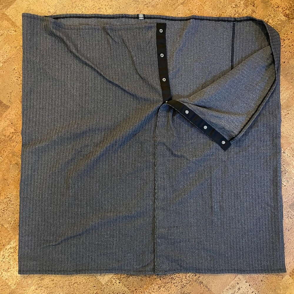 Lululemon Vinyasa Wrap snap scarf